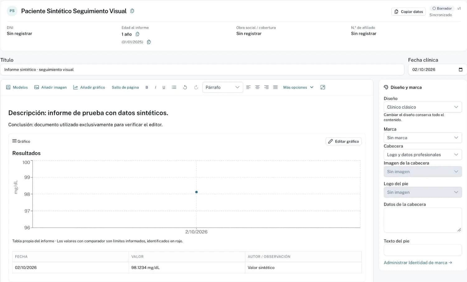 Editor de informes de Aiko Health con herramientas de formato, un gráfico de resultados y opciones de diseño y marca